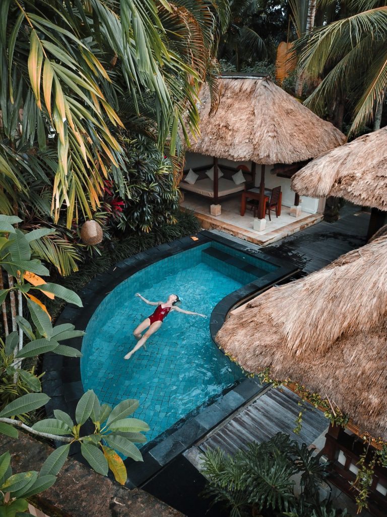 Rilassati nelle piscine dei resort per goderti il tuo viaggio di nozze